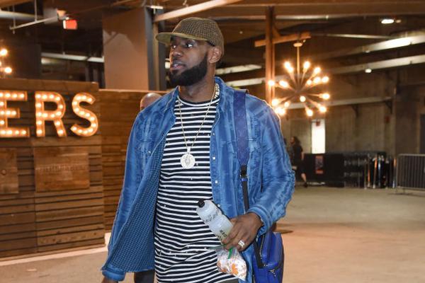 意甲三分制时代，斯帕莱蒂是第二位率队参加过三大德比的主帅