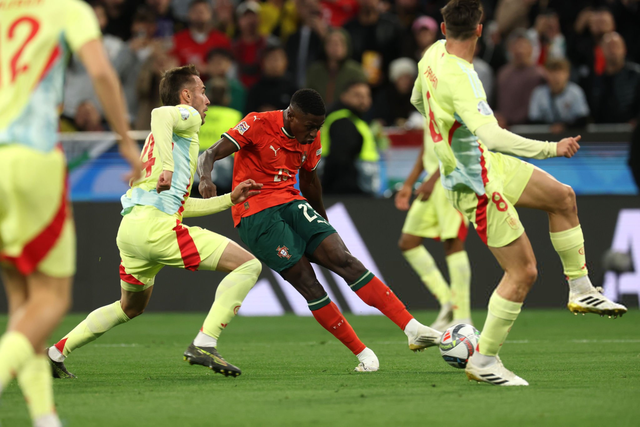 机会很多！徐昕加盟广州常规赛首秀6分13篮板2抢断2封盖（机会多多！徐昕在广州常规赛首秀拿下6分13篮板2抢断2盖帽）