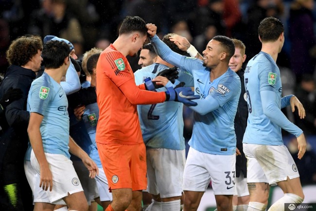 弗兰克·托马斯凭借庞大的身躯和细腻的选球，蝉联美联年度 MVP