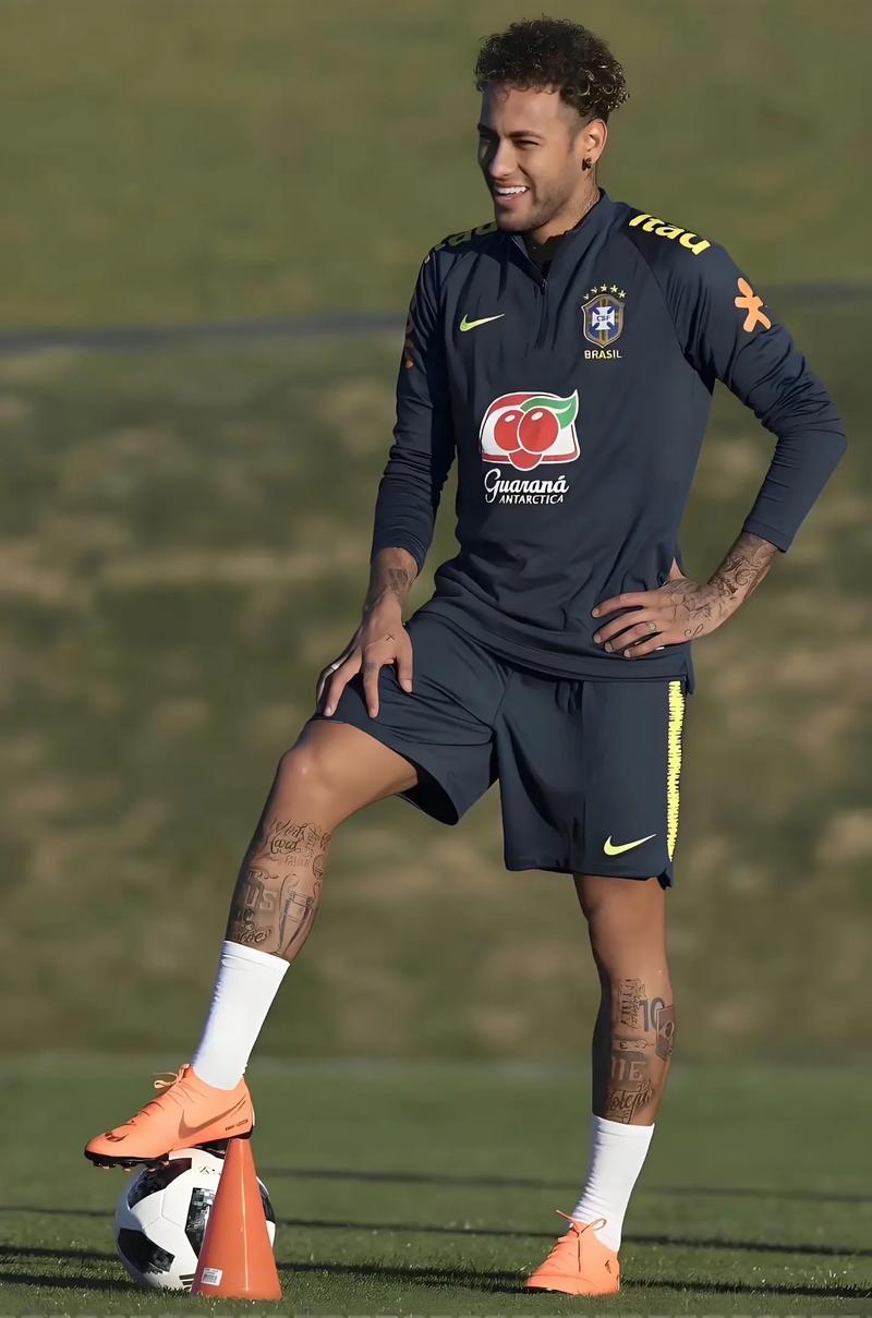 篮球火箭主力球员赛后接受采访